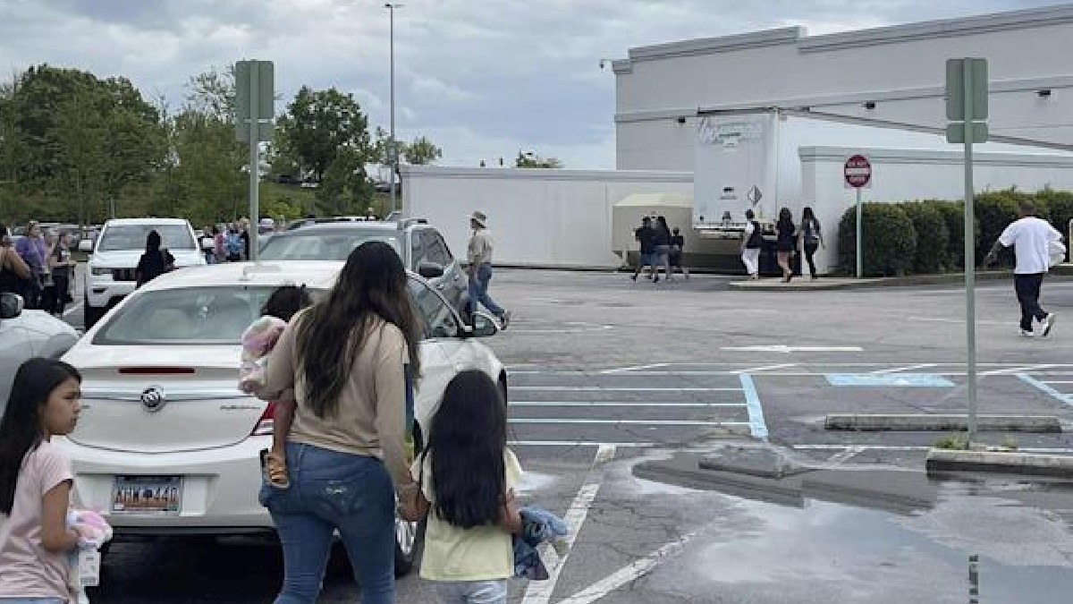 যুক্তরাষ্ট্রে শপিংমলে বন্দুকধারীর হামলা, আহত ১২