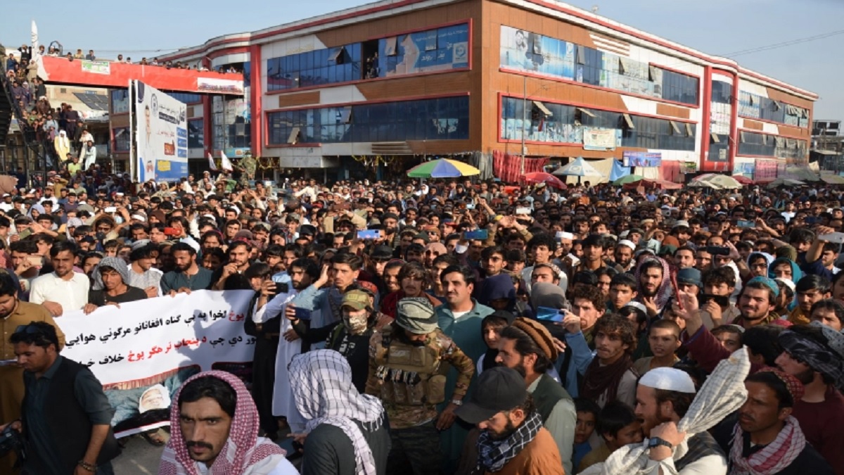 পাকিস্তানের বিমান হামলায় আফগানিস্তানে ৪৭ জনের প্রাণহানি