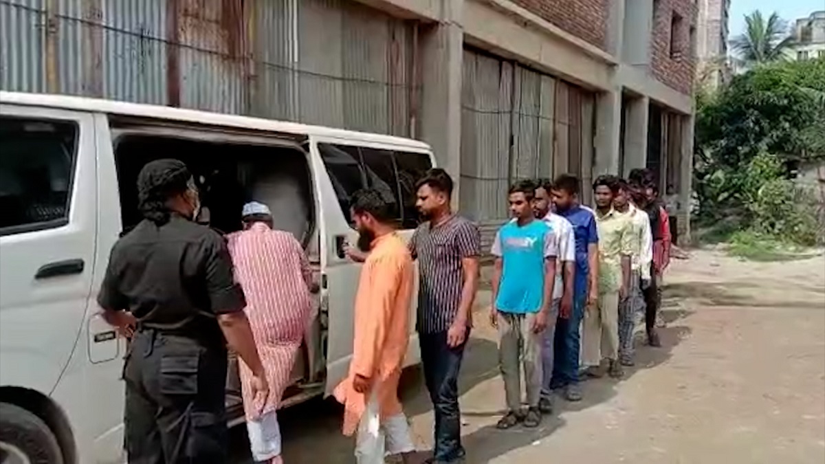 রাজধানীতে চাঁদাবাজি ও ছিনতাইয়ে জড়িত ৪১ জন গ্রেফতার