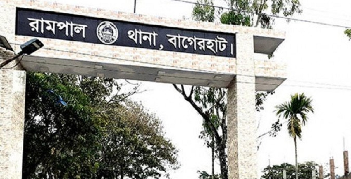 তুচ্ছ ঘটনাকে কেন্দ্র করে চাচাতো ভাইকে কুপিয়ে হত্যা