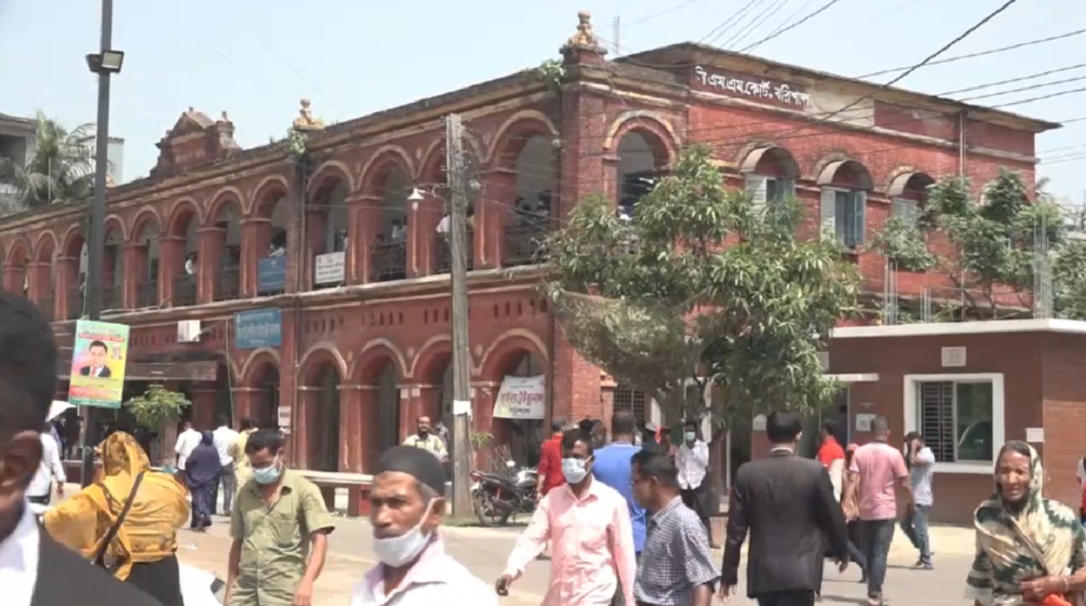 ফেসবুক অ্যাকাউন্ট হ্যাক করে ধর্মীয় উসকানিমূলক পোস্ট, যুবকের ৮ বছরের কারাদণ্ড