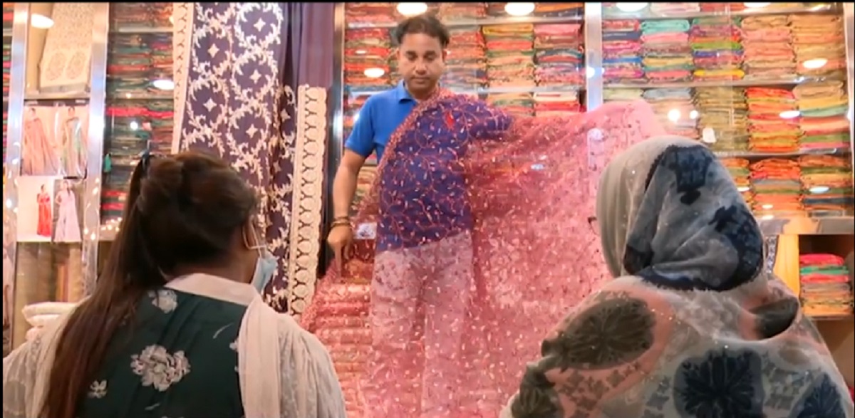 ঈদের কেনাটায় রাজধানীবাসীর ভিড় এখন মিরপুরের বেনারসি পল্লিতে