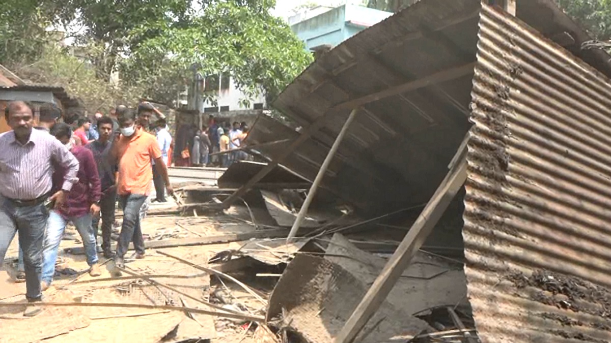 ব্রাহ্মণবাড়িয়ায় পরিত্যক্ত স্কুল ঘর ধসে পড়ে ৪ শিক্ষার্থী আহত