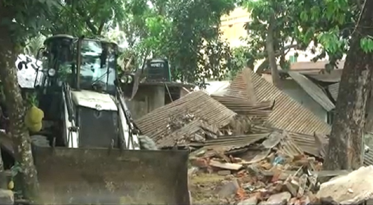 কুমিল্লায় ৫০ বছর ধরে দখলে থাকা ৮ কোটি টাকার সম্পত্তি উদ্ধার