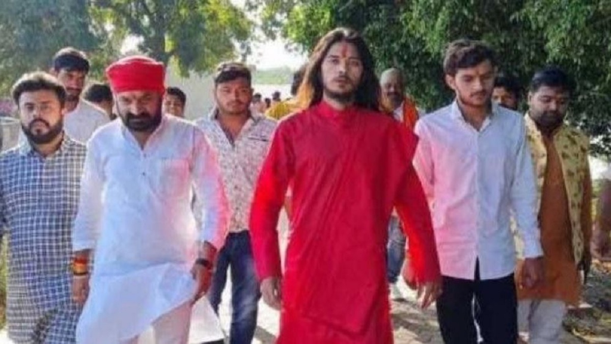 নাবালিকাকে যৌন হেনস্থা, বুলডোজার দিয়ে ধর্মগুরুর বাড়ি গুঁড়িয়ে দিলো পুলিশ