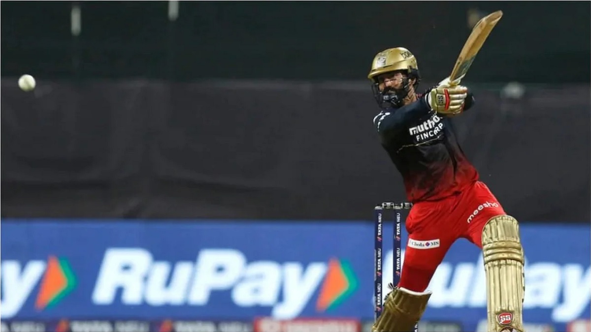 তারুণ্যকে আটকাতে পারে না বয়সের ফ্রেম, দেখাচ্ছেন কার্তিক