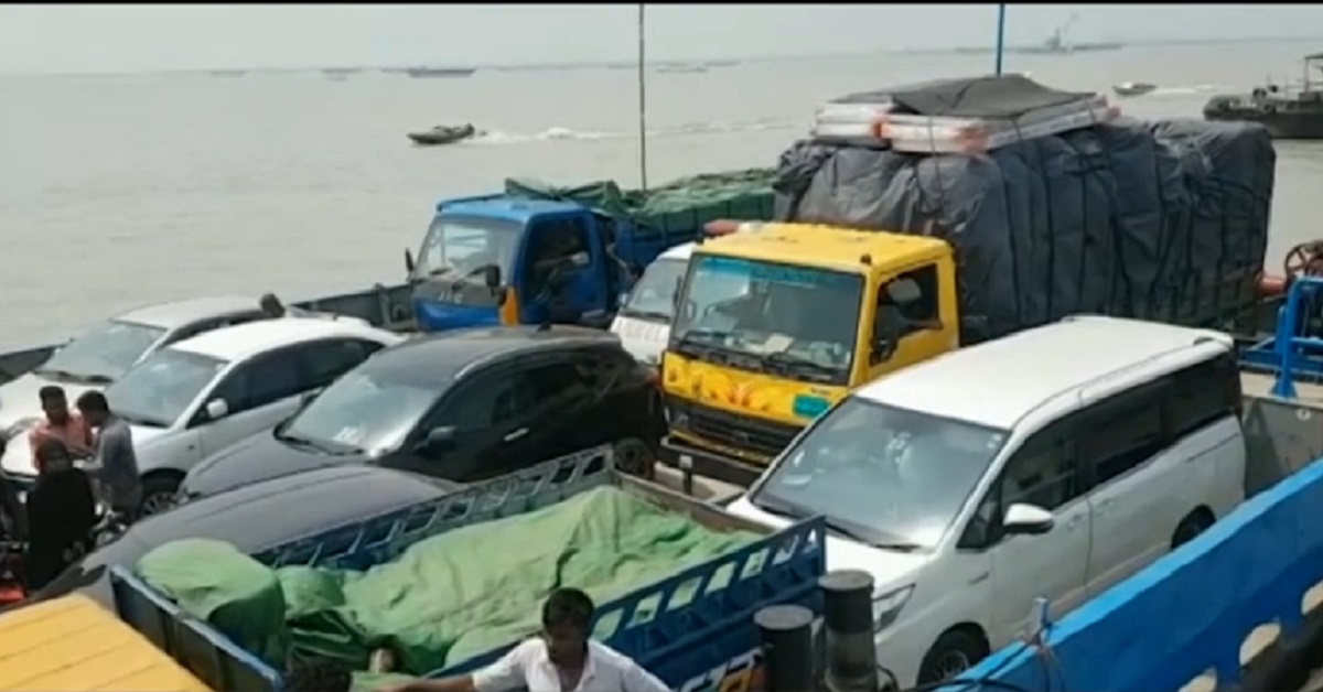 শুরু হয়েছে ঘরমুখো মানুষদের ঈদযাত্রা, চাপ বেড়েছে দুই নৌরুটেই