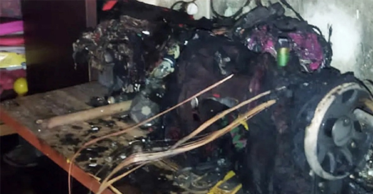 ইলেকট্রিক বাইকের ব্যাটারি বিস্ফোরণে প্রাণ গেলো মালিকের, দগ্ধ স্ত্রী-সন্তান