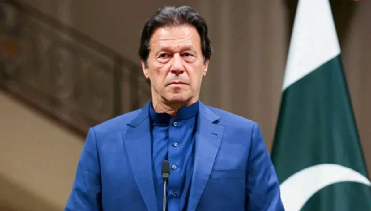 ইমরানের বিরুদ্ধে রাষ্ট্রদ্রোহের বিচার চেয়ে লাখ রুপি জরিমানা গুনলেন আবেদনকারী