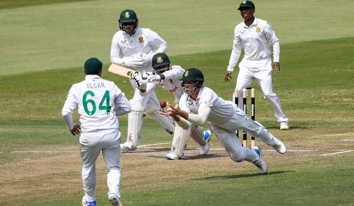 লাঞ্চের পরই সাজঘরে ফিরলেন লিটন