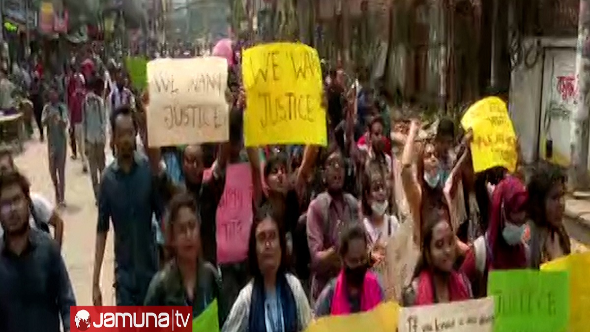 নর্থ সাউথের ছাত্রী নিহত: দ্রুত বিচারের দাবিতে শিক্ষার্থীদের বিক্ষোভ