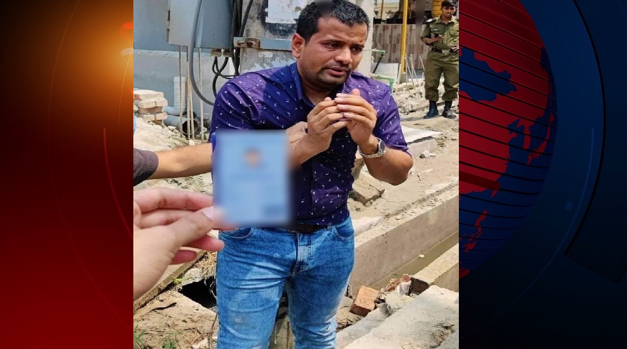 যৌন হয়রানির অভিযোগে জাবি শিক্ষককে মারধর করলো নর্থ সাউথের শিক্ষার্থীরা