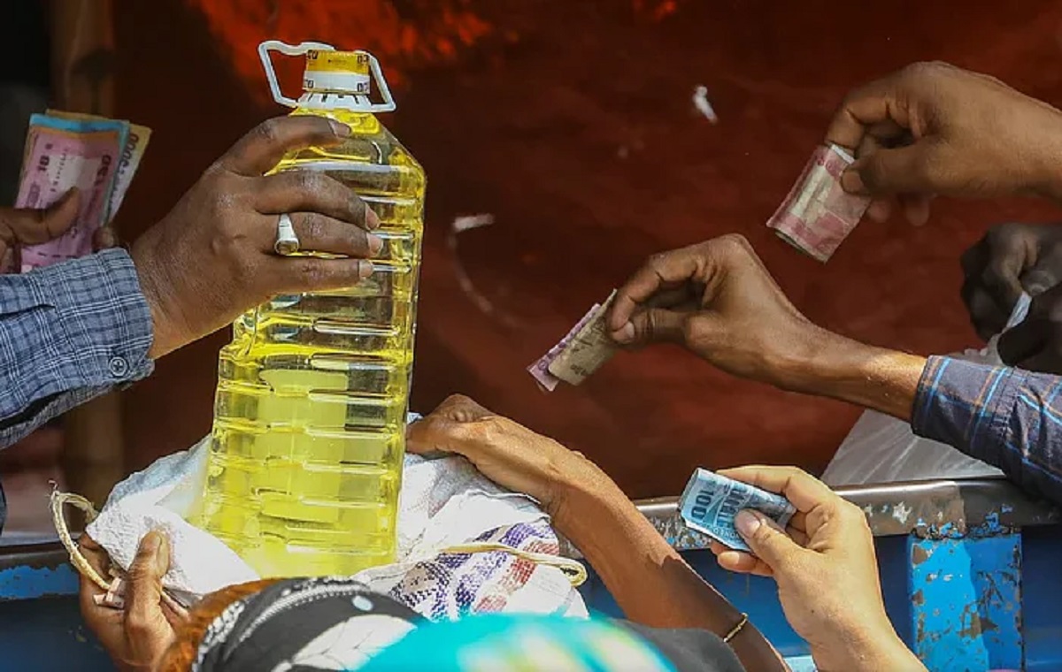 ফের শুরু ভোজ্যতেলের সংকট, দুভোর্গ বাড়তে পারে আরও