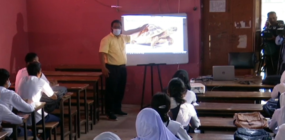 কয়েক হাজার প্রাথমিক বিদ্যালয়ে দেয়া হচ্ছে ইন্টারনেট সংযোগ, কার্যকারিতা নিয়ে প্রশ্ন