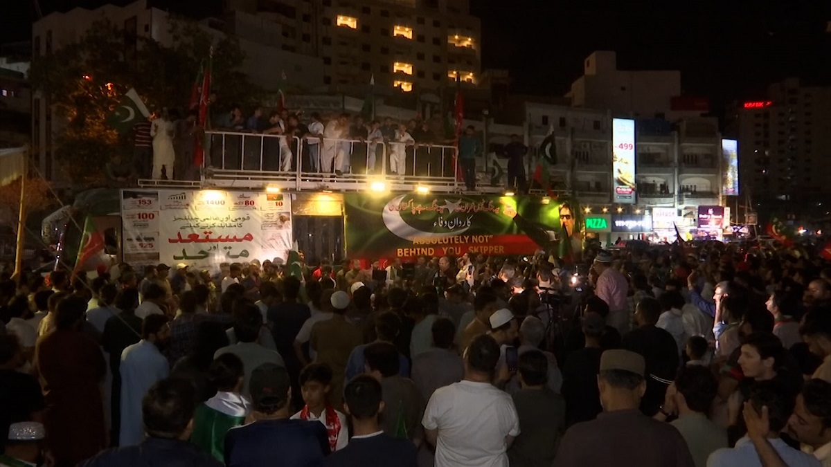 ইমরান খানের সমর্থনে পাকিস্তানে বিশাল জনসভা