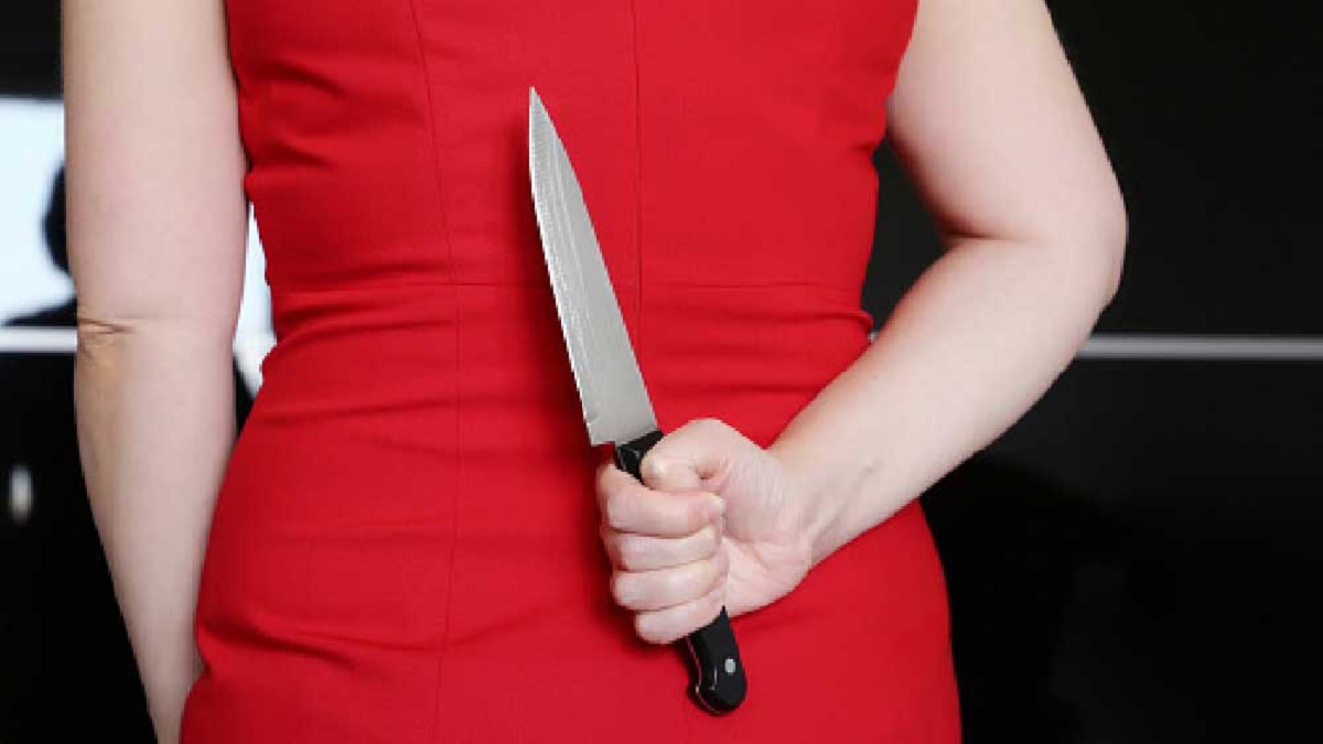 ইচ্ছার বিরুদ্ধে বিয়ে ঠিক করায় হবু বরকে ছুরিকাঘাত করলো পুস্পা