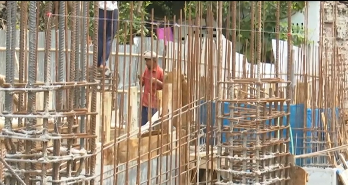 রাজাহীতে বেড়েছে নির্মাণযজ্ঞ, নির্মাণ সামগ্রীর চড়ামূল্য হলেও রাজস্ব হারাচ্ছে সরকার