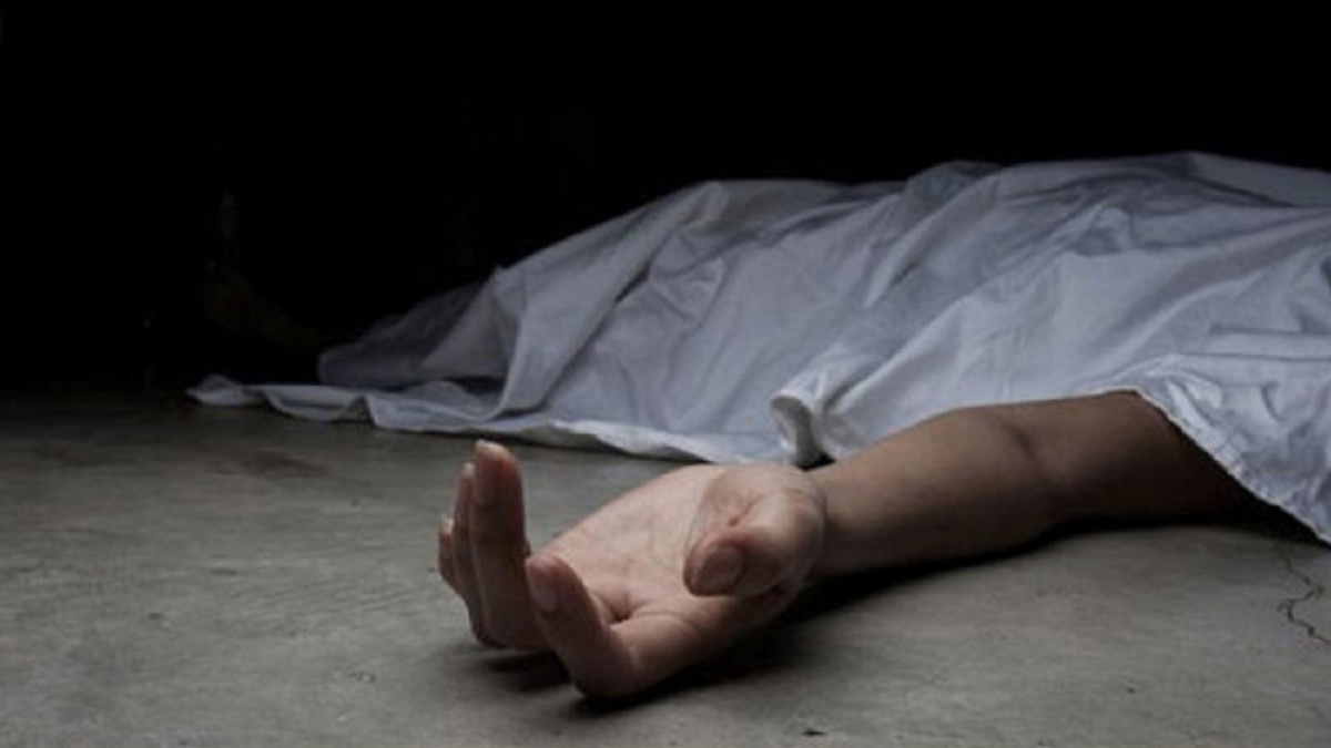 শ্বশুরের সাথে পরকীয়ার জেরে স্ত্রীকে খুন, কুপিয়ে জখম বাবাকে