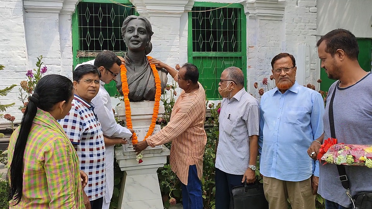 পাবনায় কিংবদন্তি নায়িকা সুচিত্রা সেনের ৯১তম জন্মদিন পালন