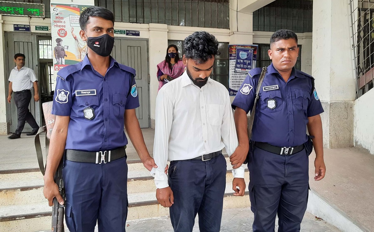 টাঙ্গাইলে বন্ধুর হয়ে প্রক্সি পরীক্ষা দিতে গিয়ে ধরা, এক বছরের কারাদণ্ড