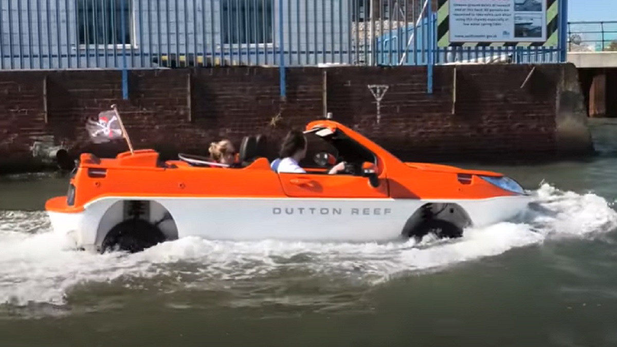 বাবা-ছেলের আবিষ্কার; এবার পানিতেও চলবে গাড়ি!