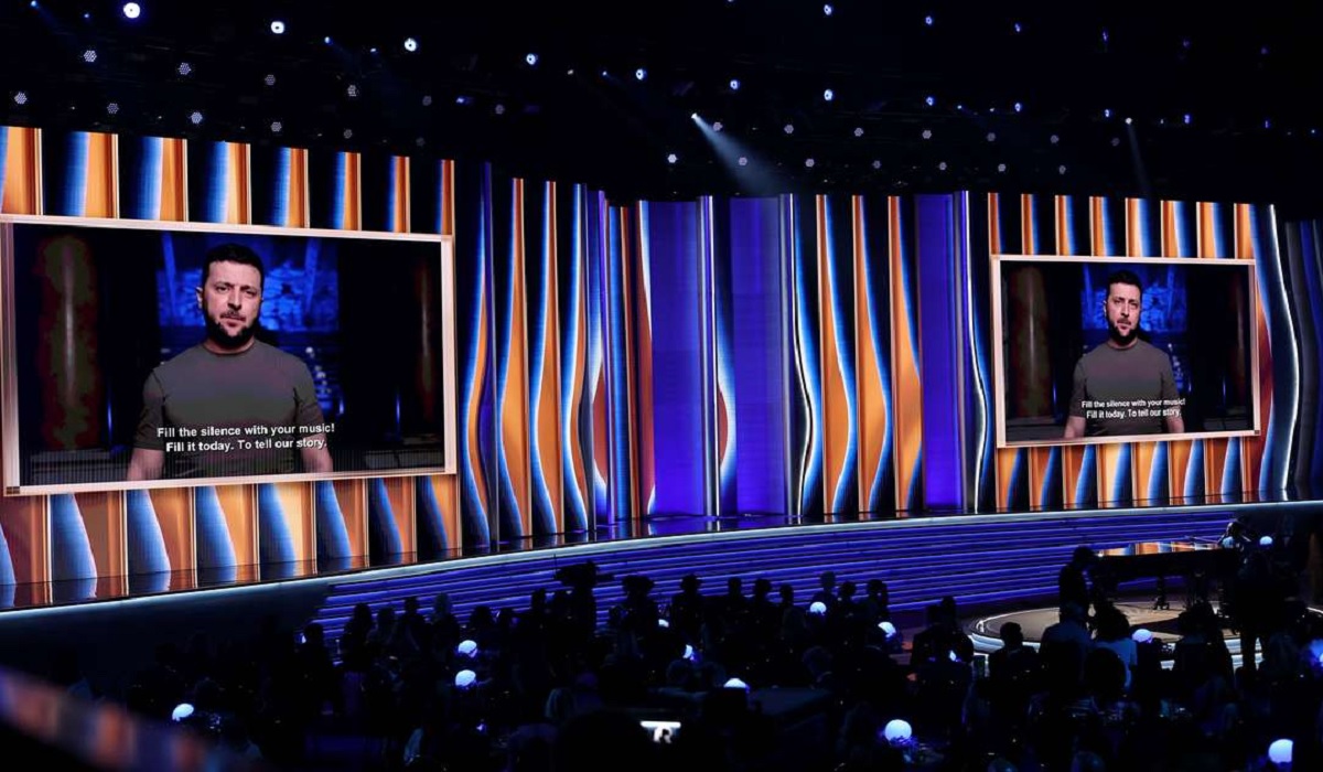 স্যুট নয়, আমাদের শিল্পীরা পরে সামরিক পোষাক; গ্র্যামিতে জেলেনস্কির ভাষণ