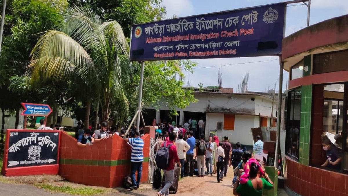 ভারত যাত্রায় আগরতলা ইমিগ্রেশনে অসহনীয় ভোগান্তি