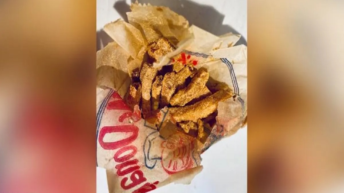 বাড়ি মেরামত করতে গিয়ে মিললো ৬৩ বছরের পুরনো ফ্রেঞ্চ ফ্রাই!