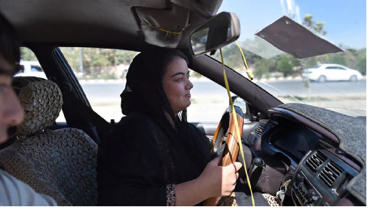 মহিলাদের ড্রাইভিং লাইন্সেন্স না দিতে তালেবানের নির্দেশ