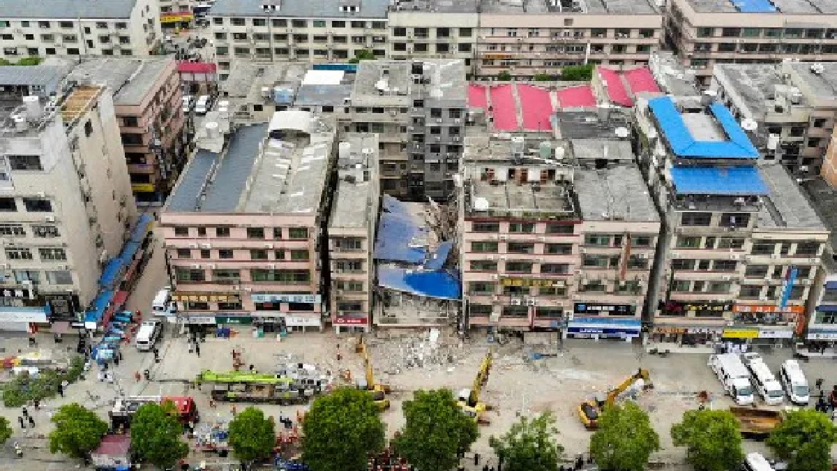 চীনে ধসে পড়া ভবনে আটকা ২৩, নিখোঁজ ৩৯