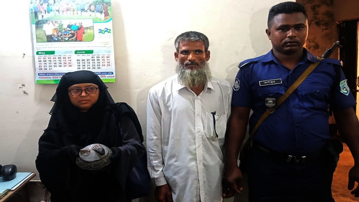 দিনাজপুরের নদী থেকে কষ্টিপাথর উদ্ধার