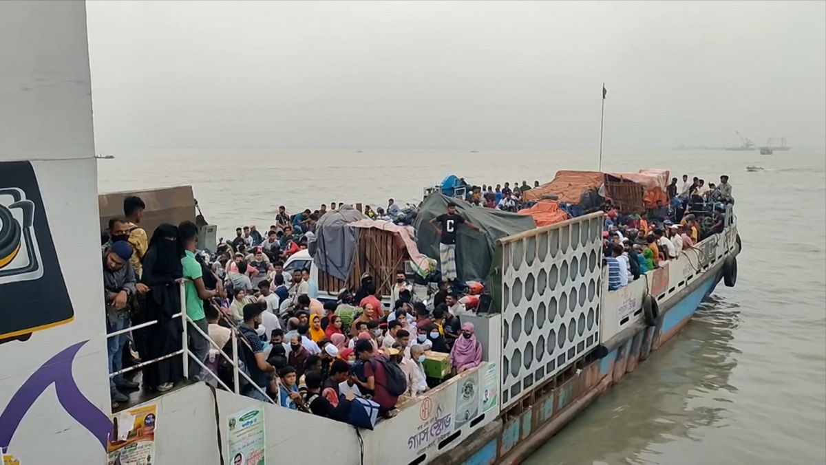 দক্ষিণাঞ্চলের জেলাগুলোতে পৌঁছুতে ঢাকা থেকে গুনতে হচ্ছে বাড়তি ভাড়া