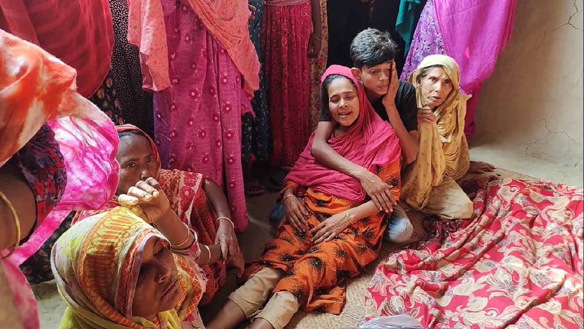 জয়পুরহাটে স্ত্রীকে গলা কেটে হত্যা, স্বামী আটক