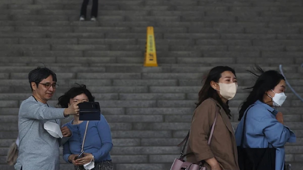 মাস্ক ছাড়া চলাচলের অনুমতি পেলো দক্ষিণ কোরিয়ানরা