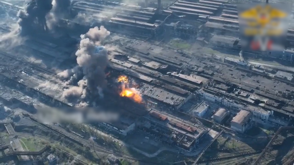 মারিওপোলের ইস্পাত কারখানায় রুশ হামলা জোরদার, দাবি ইউক্রেন সেনা কর্মকর্তার