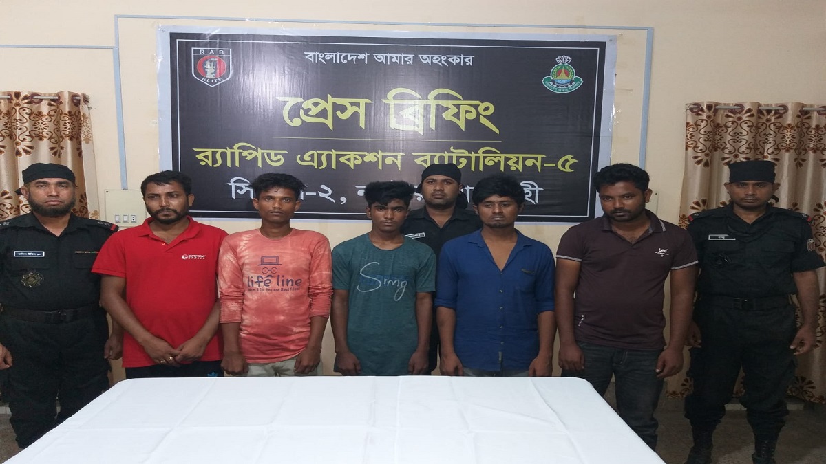 নাটোরে ইমো হ্যাকার চক্রের পাঁচ সদস্য আটক