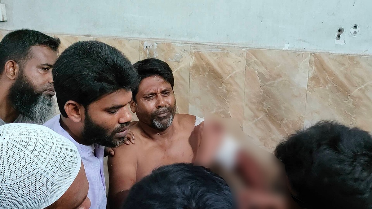 নাটোরে চাঁদা না দেয়ায় এক ঠিকাদারকে কুপিয়ে আহত করেছে সন্ত্রাসীরা