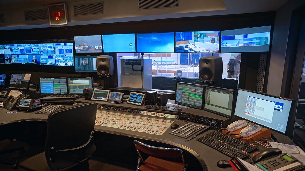 ল্যাপটপের অভাবে পাক প্রধানমন্ত্রীর অনুষ্ঠান সম্প্রচারে বিঘ্ন, চাকরি হারালেন ১৭ কর্মী