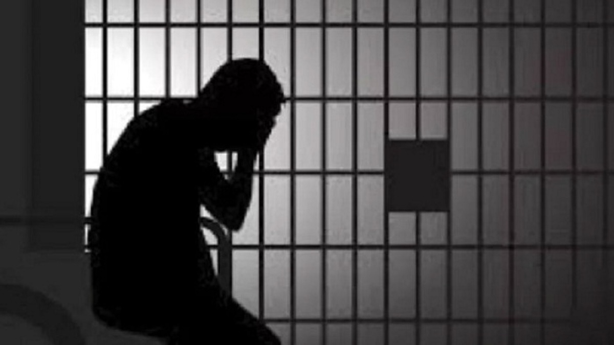 সৎ মেয়েকে ধর্ষণের অভিযোগে সৎ বাবা গ্রেফতার