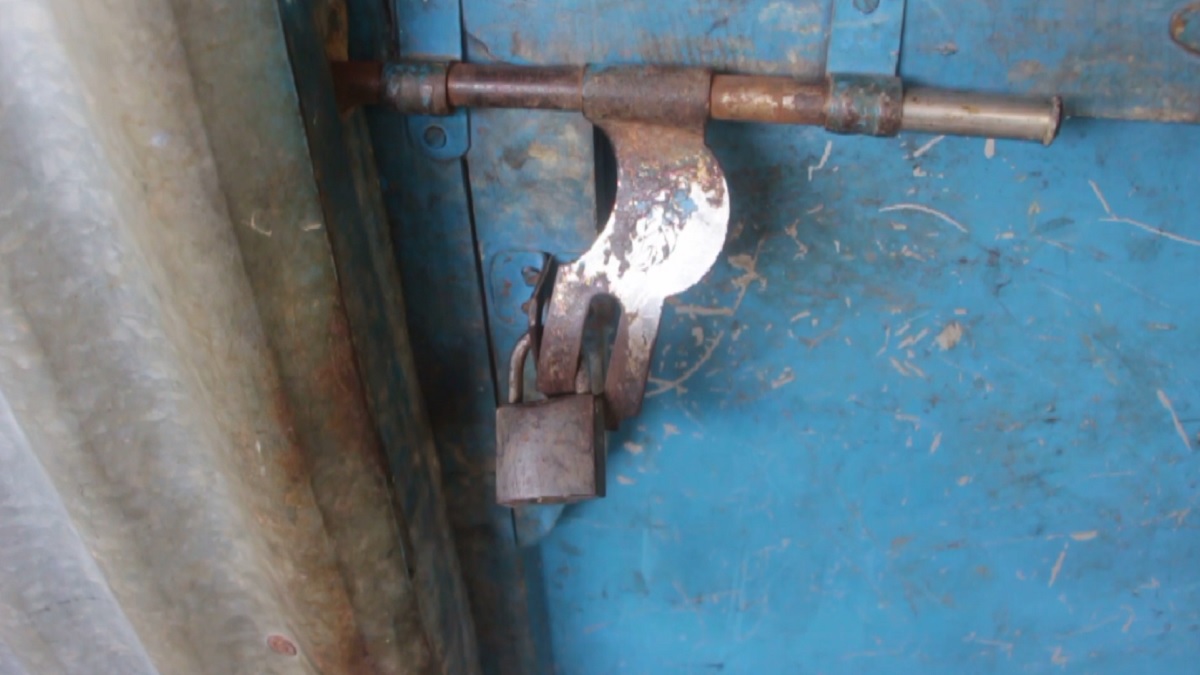 নিরাপত্তাহীনতায় আত্মহত্যাকারী সাঁওতাল কৃষকদের পরিবার