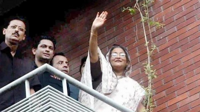 নানা হুমকি, বাধা পেরিয়ে সেদিন দেশে ফিরেছিলেন শেখ হাসিনা