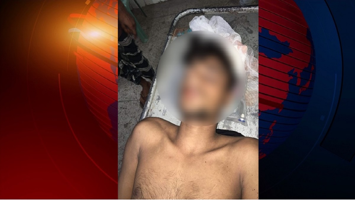 সাতক্ষীরায় কোচিং না করায় শিক্ষার্থীকে রড দিয়ে পিটিয়ে ভয়াবহ নির্যাতন