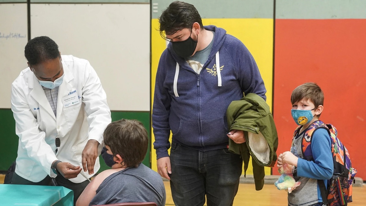 যুক্তরাষ্ট্রে করোনা ভ্যাকসিনের বুস্টার ডোজ পাচ্ছে ৫ থেকে ১১ বছর বয়সী শিশুরা