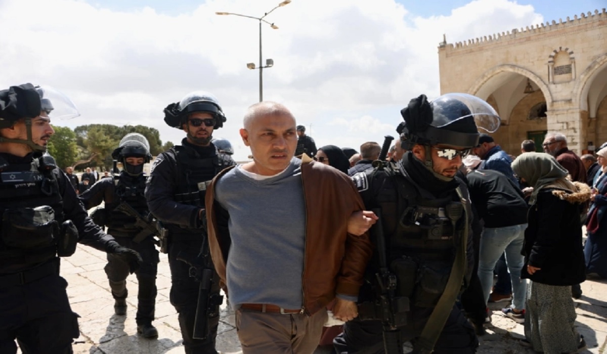 আল আকসা মসজিদ প্রাঙ্গণে ফের ইসরায়েলি হামলা, আহত অন্তত ১৬