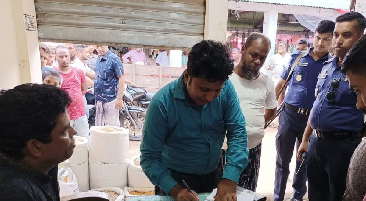 ব্রাহ্মণবাড়িয়ায় গুদামে মিললো ৫ হাজার লিটার সয়াবিন তেল