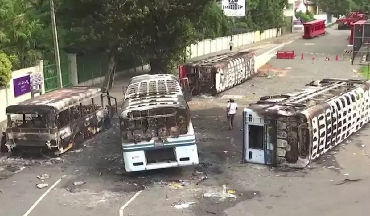 লঙ্কান এমপিদের পালানো ঠেকাতে বিমানবন্দরের পথে চেকপোস্ট