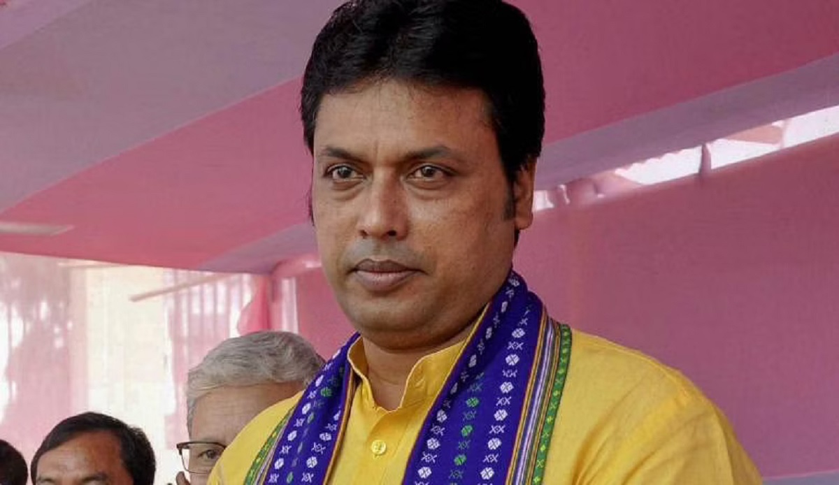 ‘অন্তর্দ্বন্দ্বের জেরে সরে যেতে হলো বিপ্লব দেবকে!’