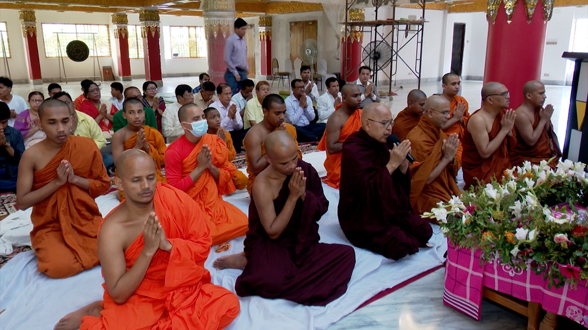 শেখ হাসিনার স্বদেশ প্রত্যাবর্তন দিবস উপলক্ষ্যে বুদ্ধিস্ট ফেডারেশনের বিশেষ প্রার্থনা