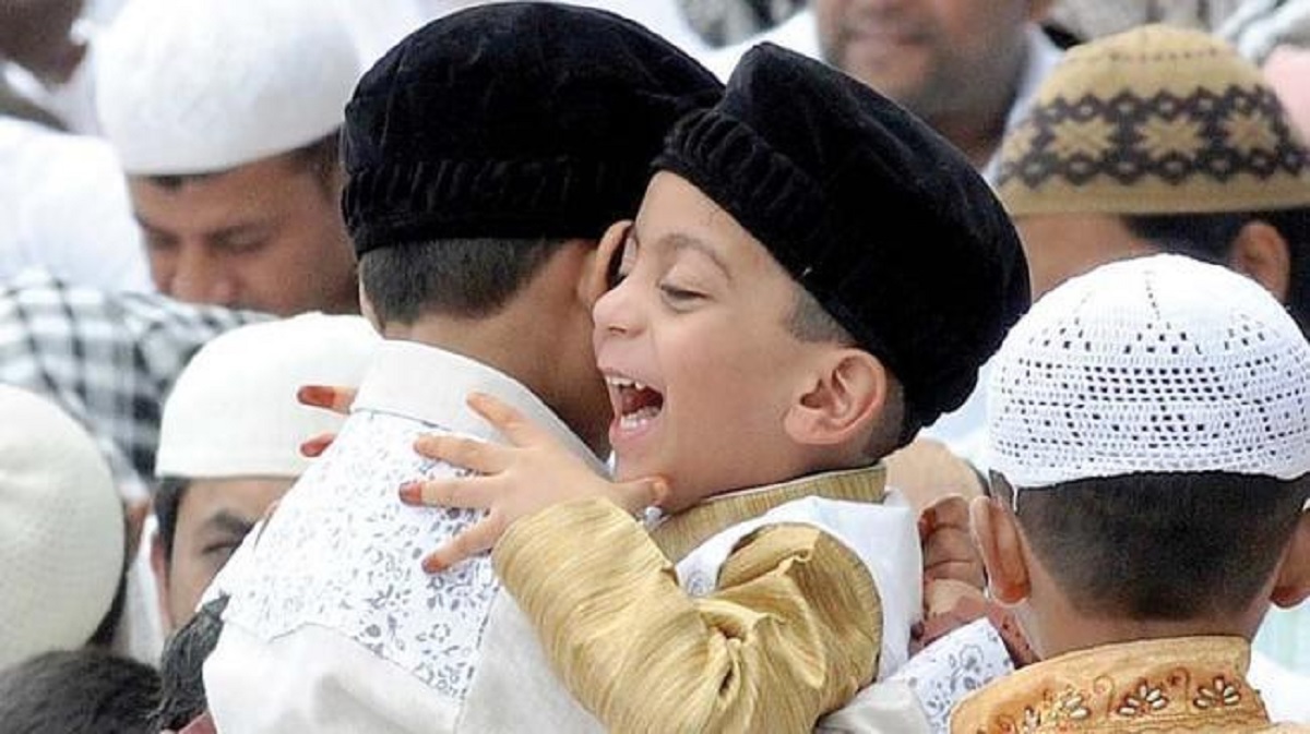 সব গ্লানি যাক মুছে, আজ পবিত্র ঈদুল ফিতর