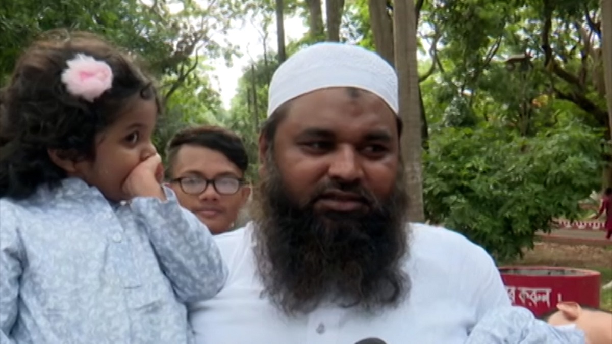 ঘুরে-বেড়িয়ে ঈদের আনন্দ উপভোগ করেছেন রাজধানীবাসী